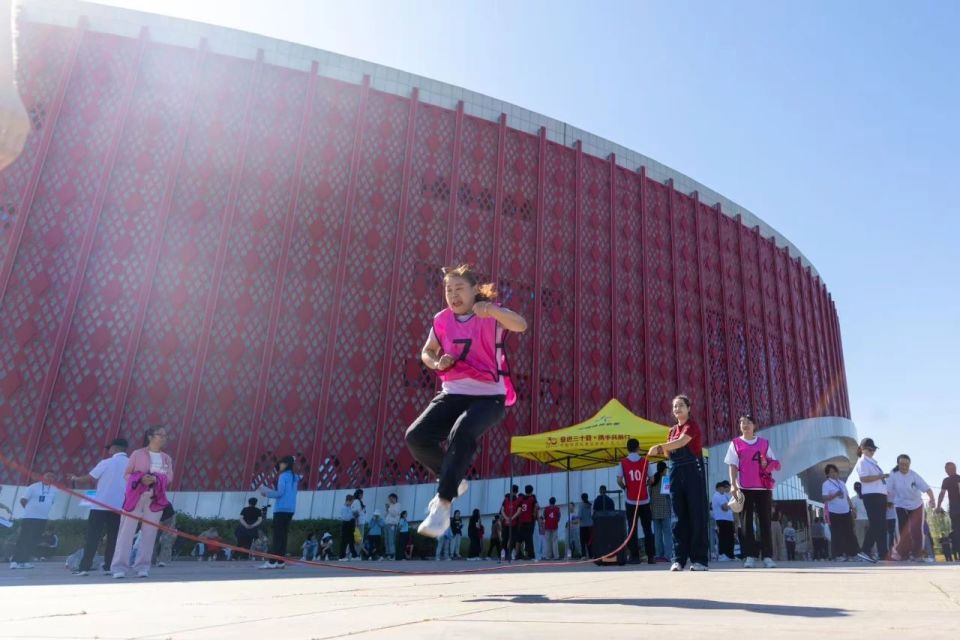 多元, 表演迅速点, 实习生张亦