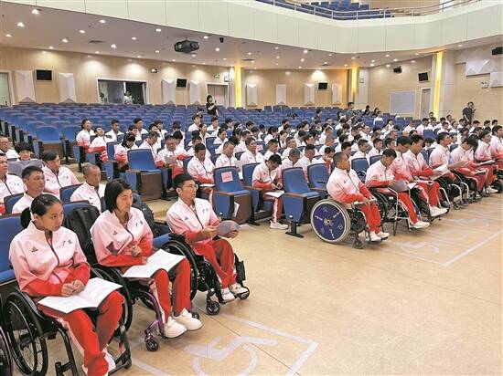 勇夺夏季项, 记者张小悦 勇夺夏季项, 记者张小悦