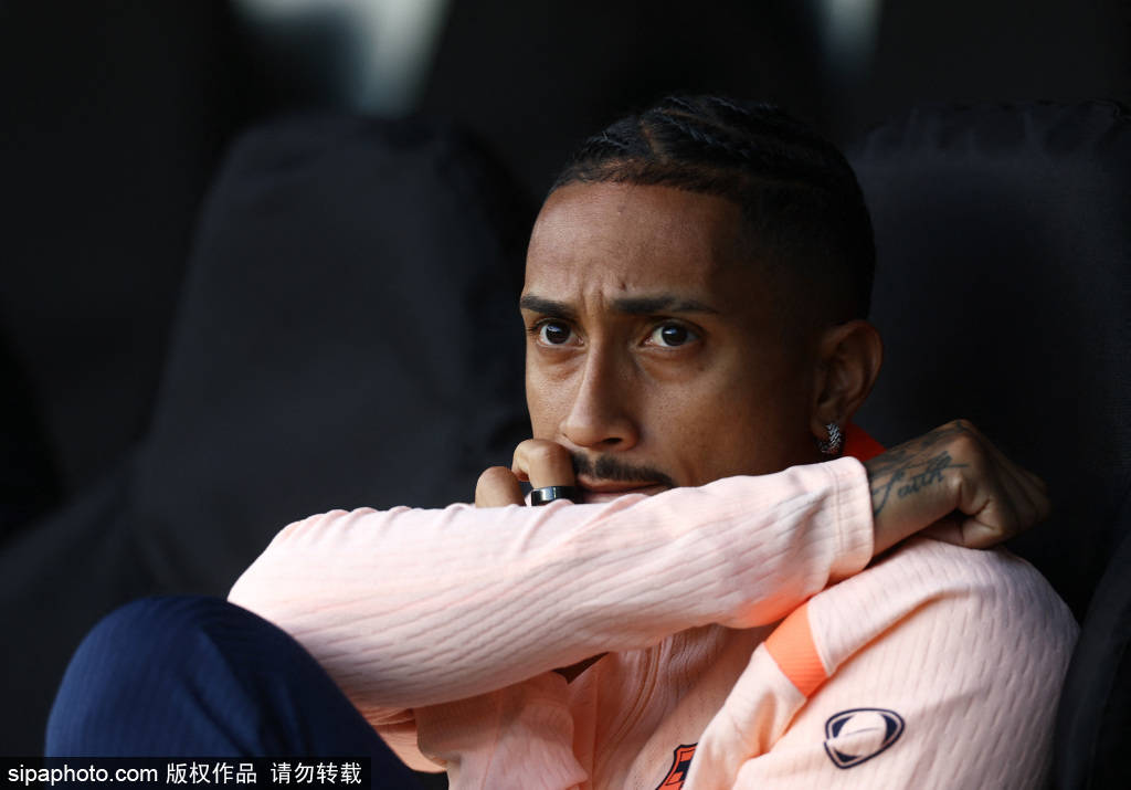 stron, 年轻的后卫